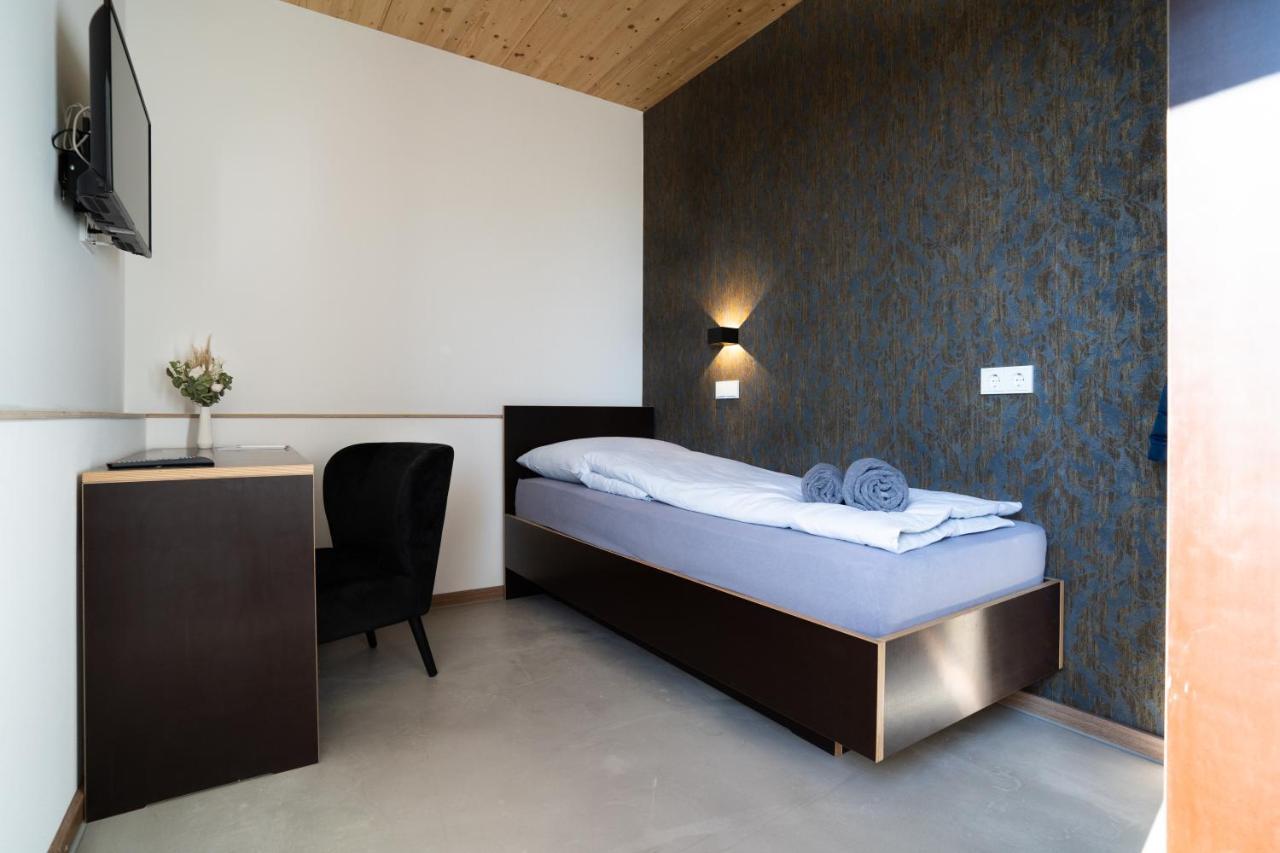 Motel Q Zimmern ob Rottweil Eksteriør billede
